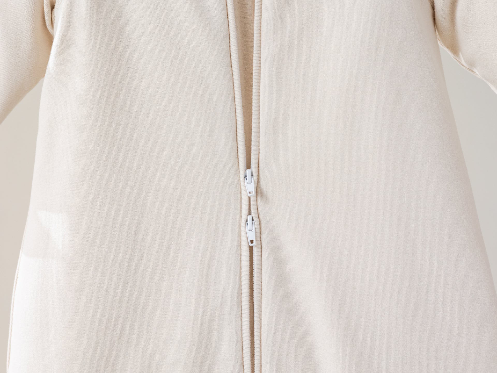 Slaapzak met benen beige