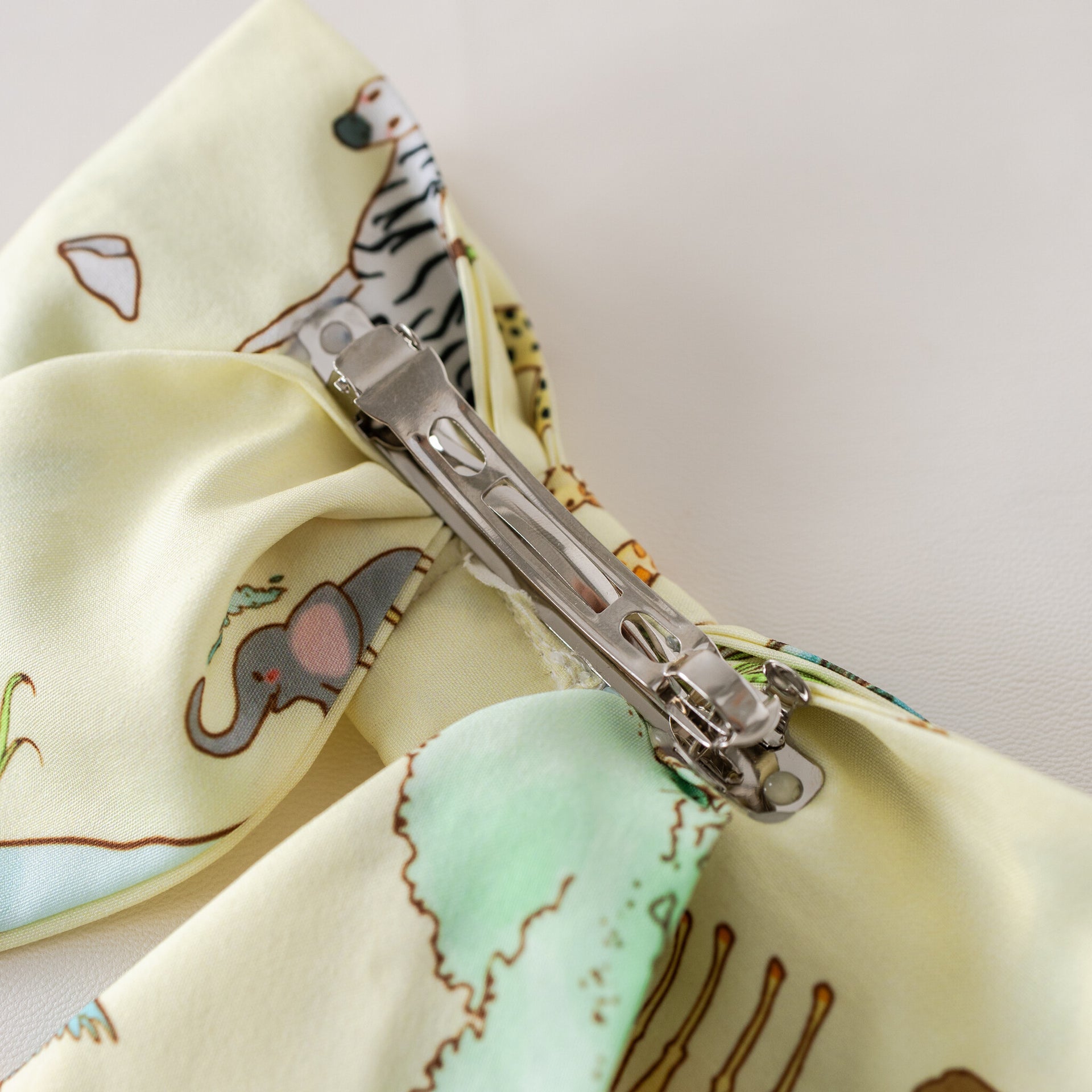 Safari big hairclip bow
