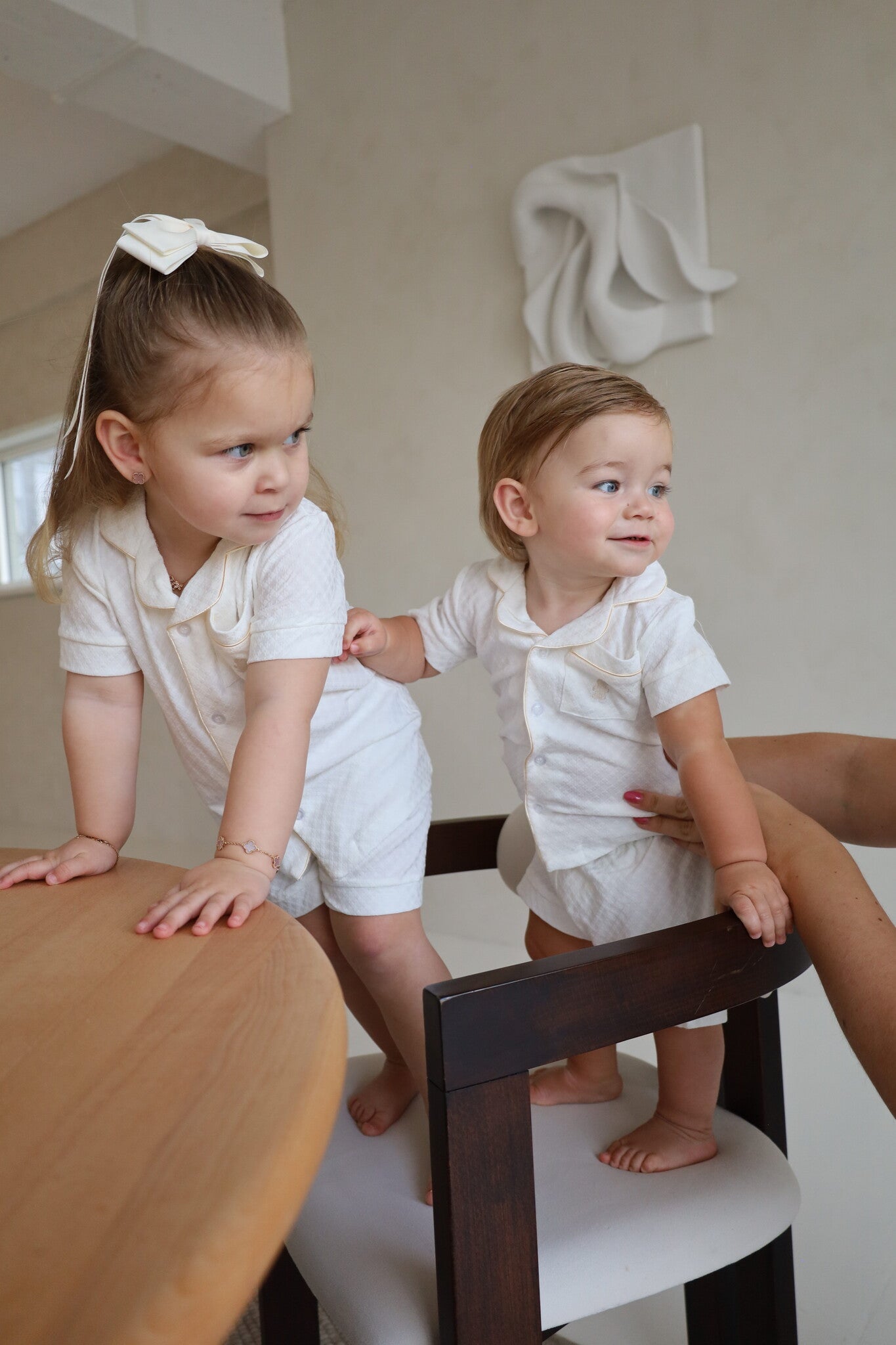 Summer white children's pajamas