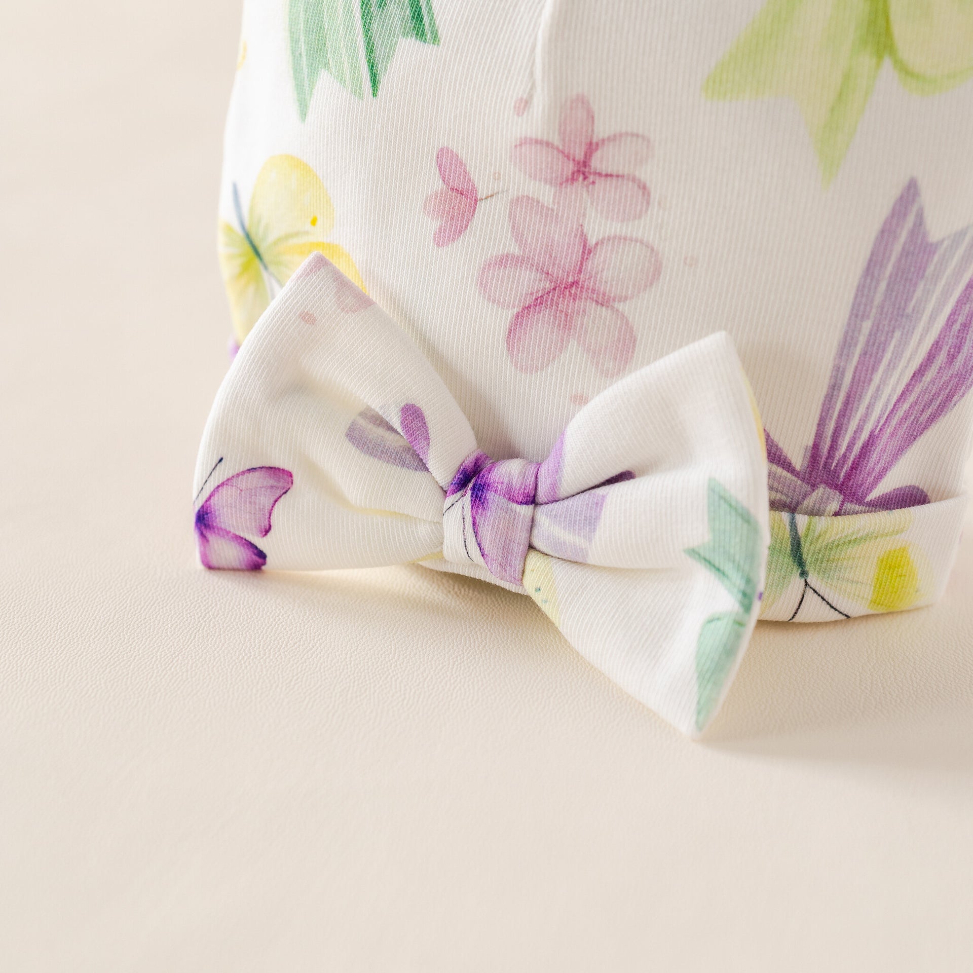 Babymuts vlinder zomer strik