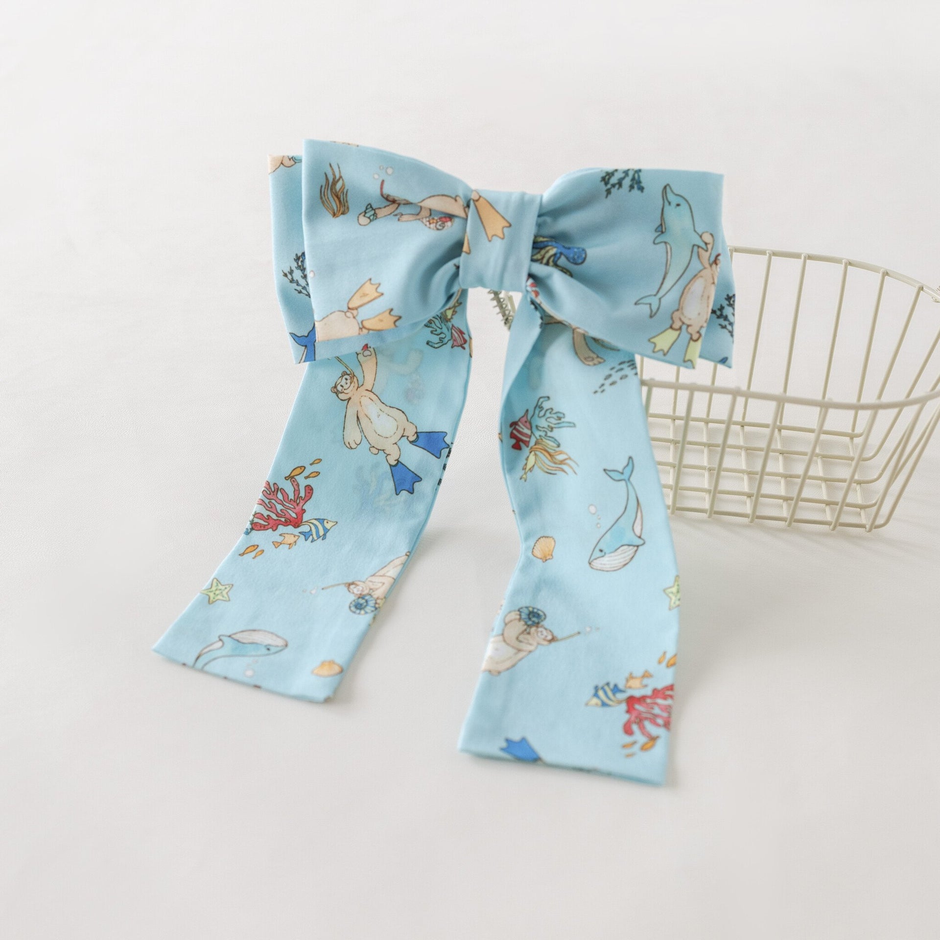 Underwater big hairclip bow