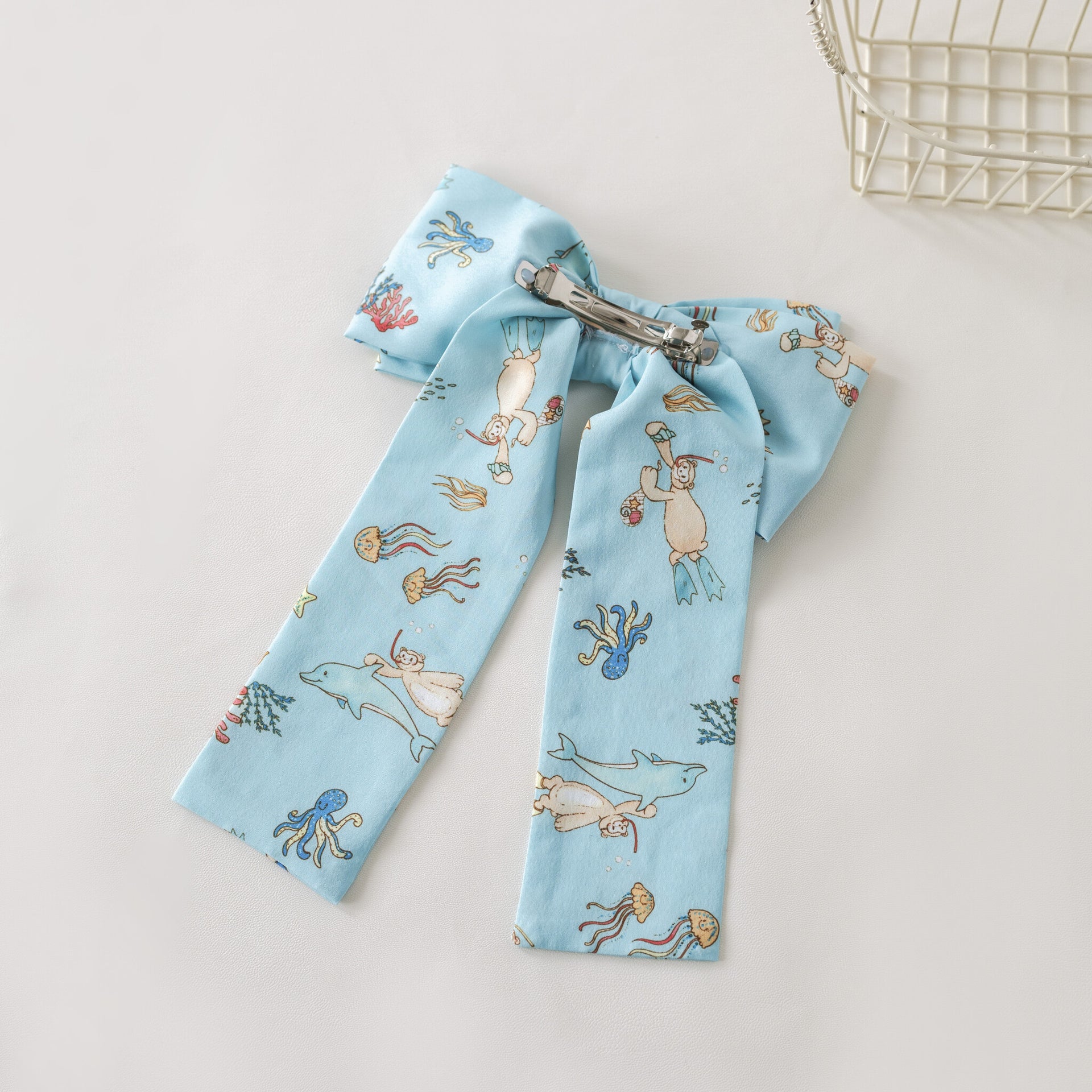 Underwater big hairclip bow